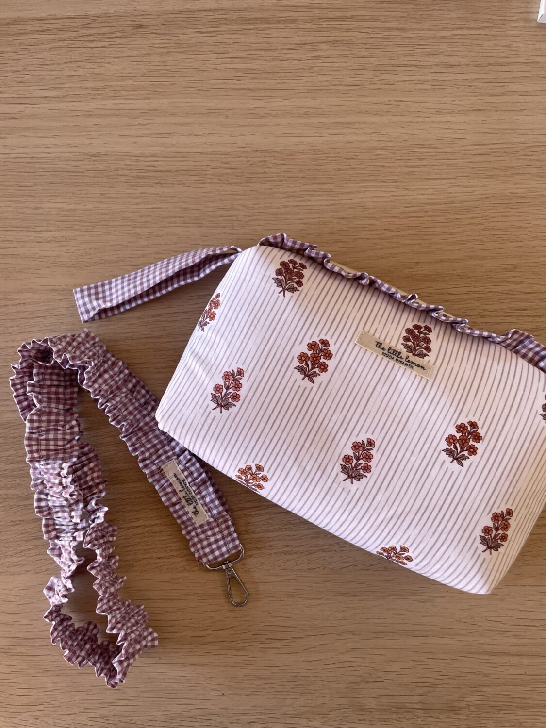 Pack neceser + landyard malva